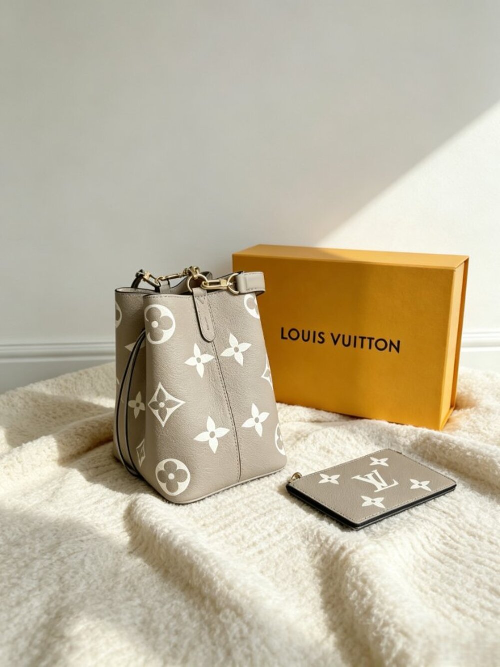 Louis Vuitton CarryAll MM - Picture 3 of 6